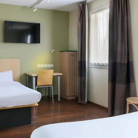 Aubagne Hotel 2*